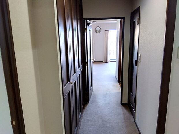 廊下の幅やお部屋サイズゆったりとしています。全体的にワイドな設計になっています。