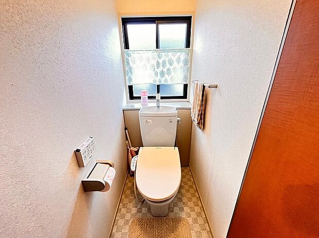 【２F】トイレのドアは回転式・車椅子でも入れます♪現地（2024年1月）撮影