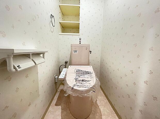 トイレ新調！白を基調とした清潔感のあるウォシュレット付きのトイレはリラックスできる空間です！