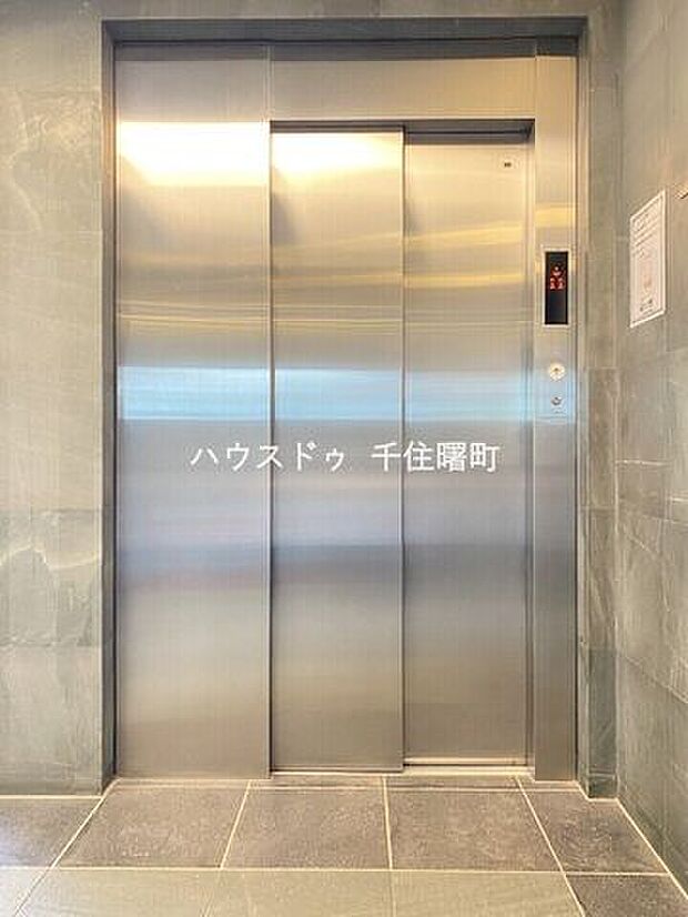 非常時や運動したい時の階段と、重い荷物があったり疲れている時のエレベーター。使い分けが賢い生活。