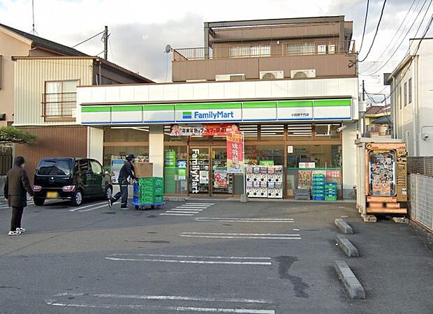 ファミリーマート小田原千代店 徒歩9分。 660m