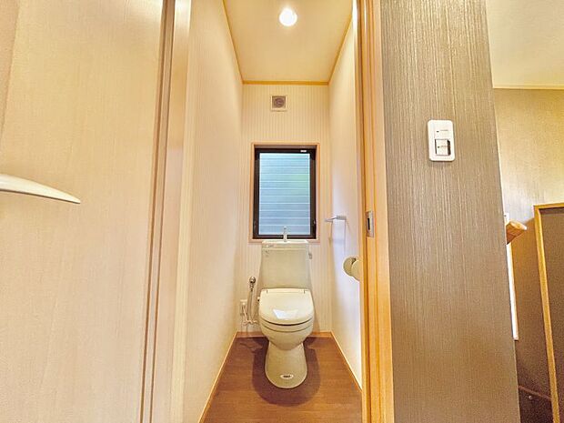 トイレは1.2階にあり生活リズムの重なる朝でも安心です。