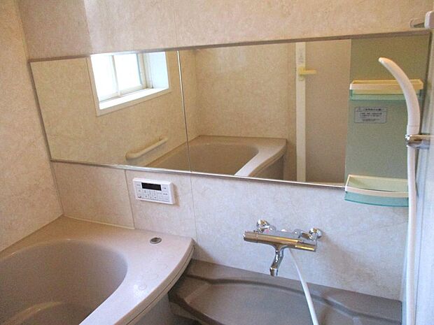 シャワー水栓／ワイド鏡／タオル掛け／風呂ふたフック／給湯器（エコジョーズ2023年8月製）交換したバス