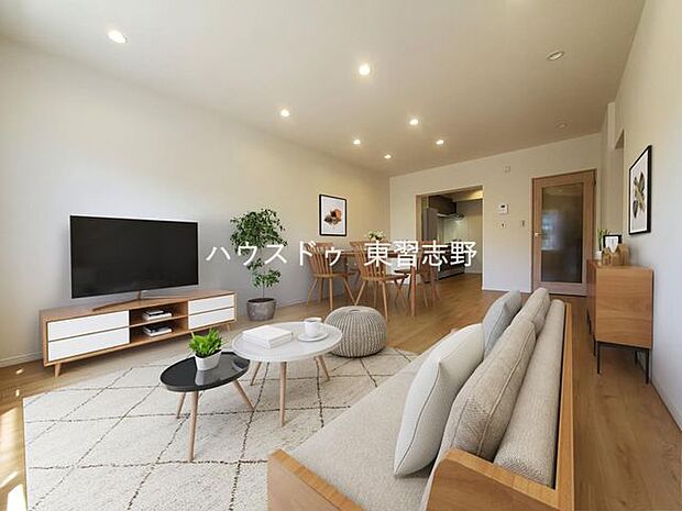 落ち着いた配色のリビングはどんな家具も合わせやすく居心地のいい空間を作ることができます
