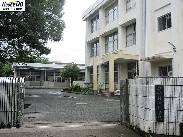 桜山中学校 867m