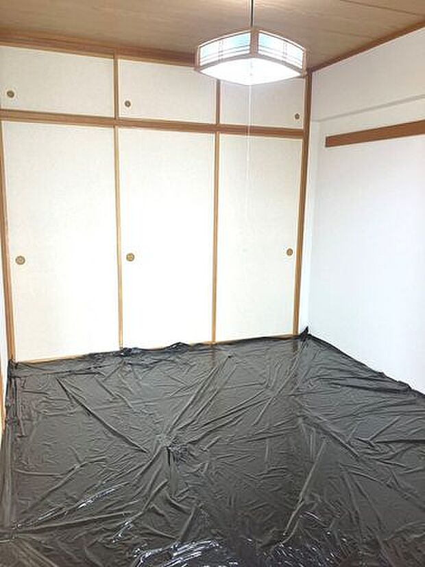 4.5畳の和室です！隣の和室とつながっているので合わせて広く使用することも可能です！