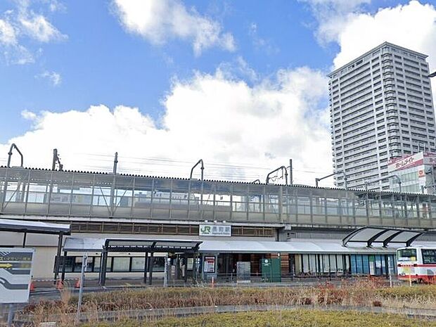 JR長町駅 長町駅から仙台駅まで1駅・約5分。JR常磐線・東北本線が利用可能です。改札前にはtekuteながまちがあり、その他商業施設も充実しております。 1300m