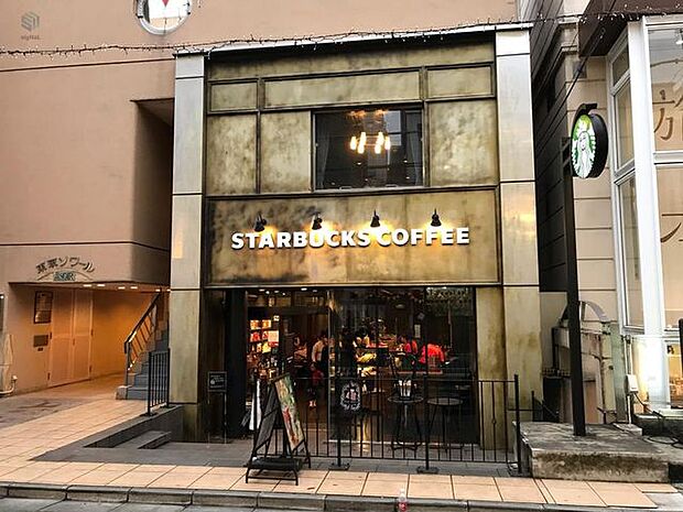 スターバックスコーヒー表参道神宮前4丁目店 徒歩4分。 290m