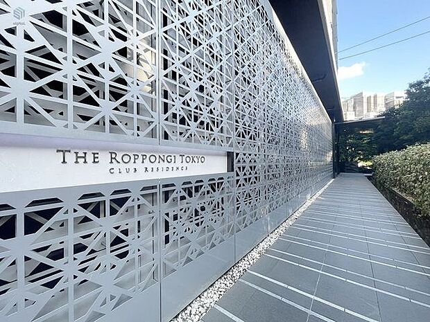            THE ROPPONGI TOKYO
  