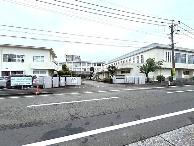 赤江東中学校 教育目標:「フロンティア精神で活気にあふれ、心豊かな、自ら学ぶ、たくましい生徒の育成」 990m