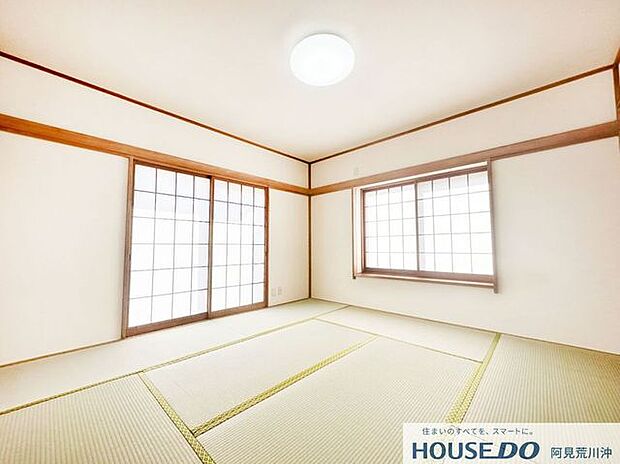 柔らかい畳の敷かれた和室は、お子様とゆっくりくつろげるお昼寝スペース♪