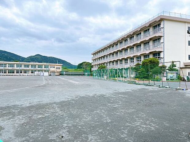 【中学校】富士市立岩松中学校まで637ｍ
