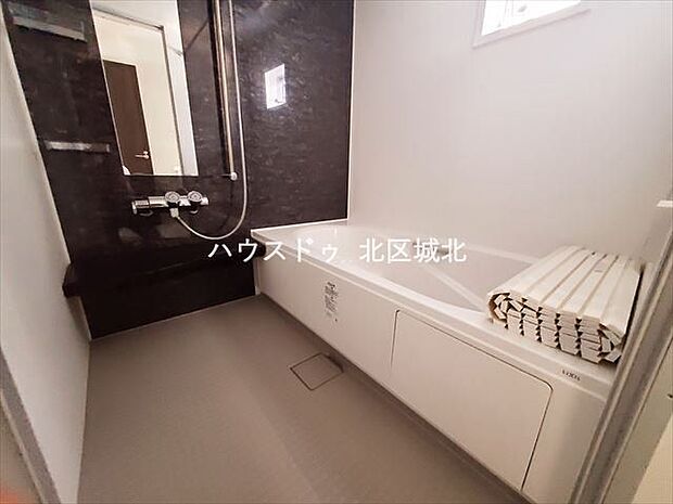 清潔感があり、お手入れしやすい浴室です。ゆったりとしたバスタイムをお楽しみ頂けます♪（2023年7月28日撮影）