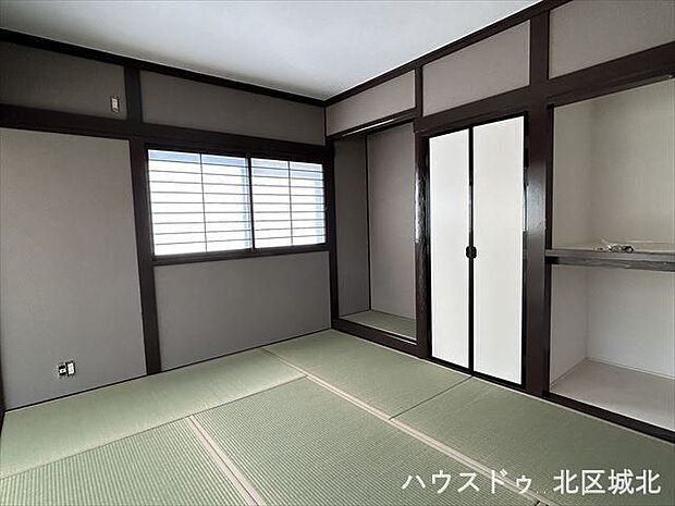 2階リビング横には6帖和室があり、寛ぐことが出来ます。畳も綺麗な状態です。