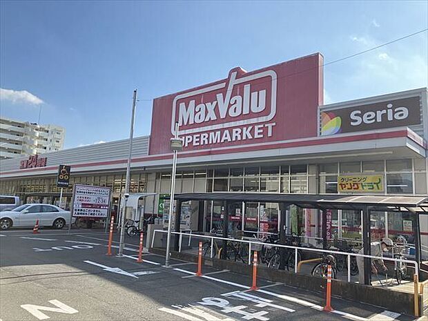 【マックスバリュー 鳩岡店】薬販売コーナーや写真プリントサービス、UberEatsにも対応しています。●営業時間●24時間営業※薬の販売は9〜19時、水曜・土曜は9〜14時 1100m