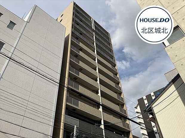 15階建てのマンションの最上階です！名古屋市名城線/志賀本通駅まで徒歩約4分、名古屋市営バス「若葉通」停まで徒歩2分の距離に立地です。