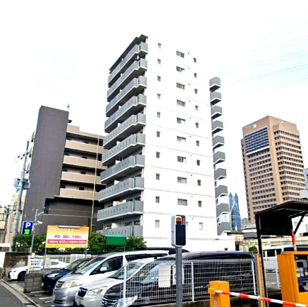 東大阪市役所の本庁舎22階建てビルがお隣に見える場所です。