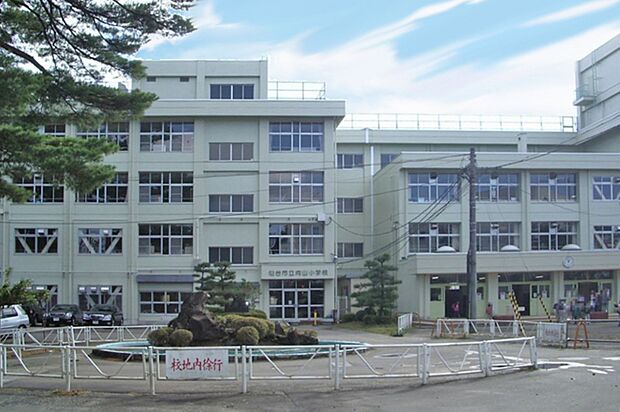 仙台市立向山小学校　徒歩1分