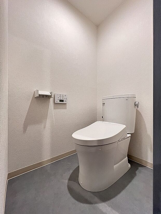 2018年リフォームのTOTO製のトイレ（便座はTOTOアプリコット）