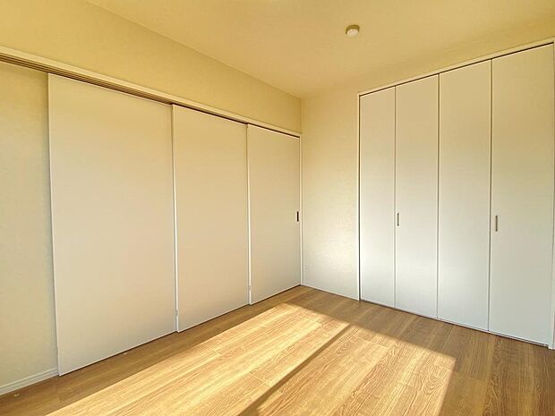 リビング横に面した洋室　扉を閉めると1部屋として利用可　撮影:2024-05-10