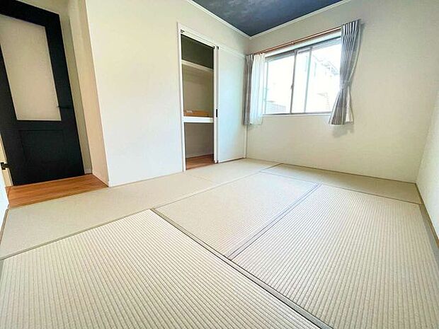 和室は収納付きで、お昼寝や来客のお泊まりにもすぐ対応できます。