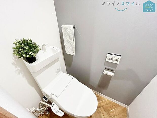 白を基調とした清潔感のあるシンプルで使いやすい高性能トイレです♪