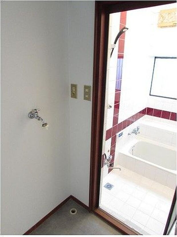 レトロな雰囲気の浴室