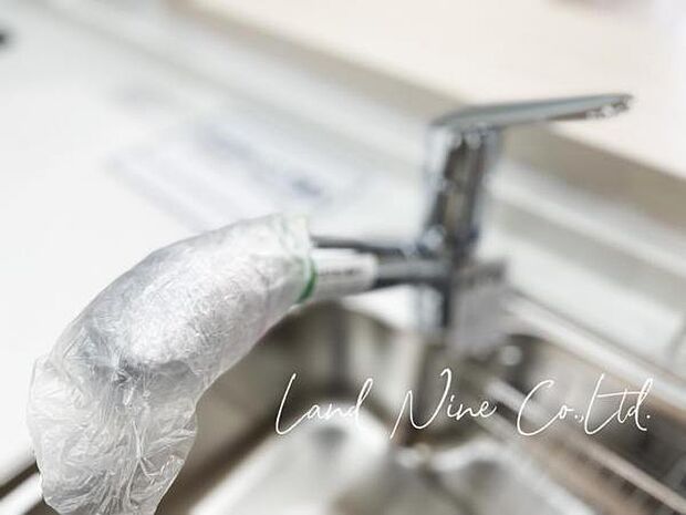【浄水器一体型水栓】浄水器は水道水に含まれる残留塩素濃度軽減や不純物除去に効果があります。