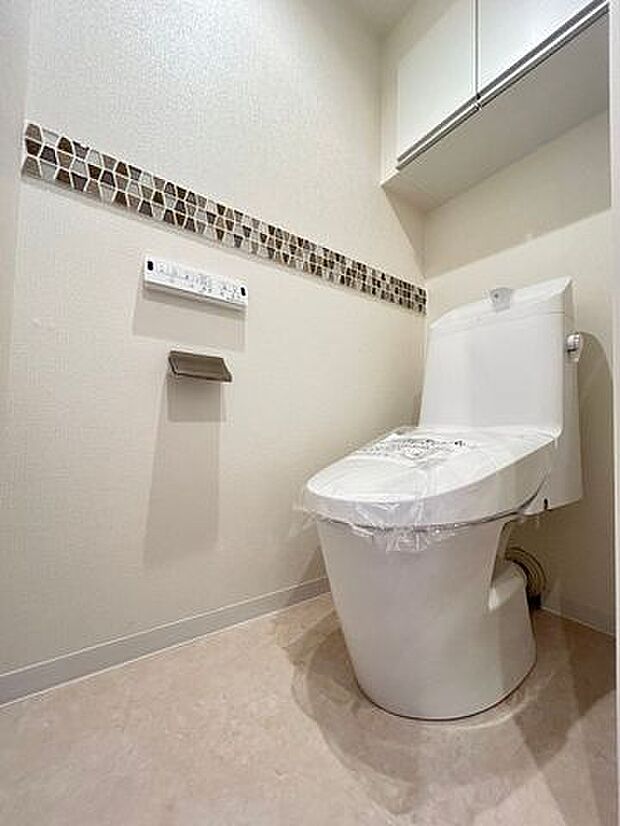白色を基調とした清潔感のあるトイレです♪