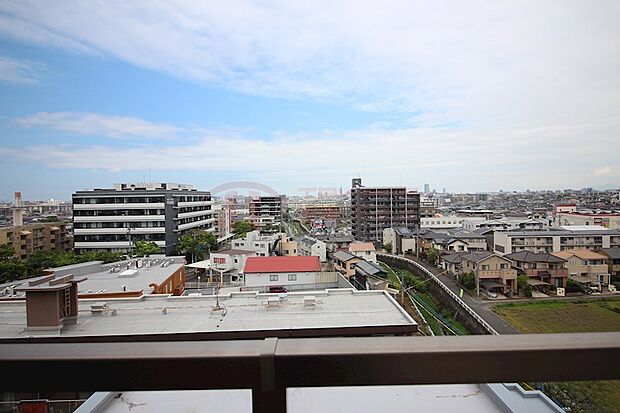 北側の眺望、福岡タワーが見えます