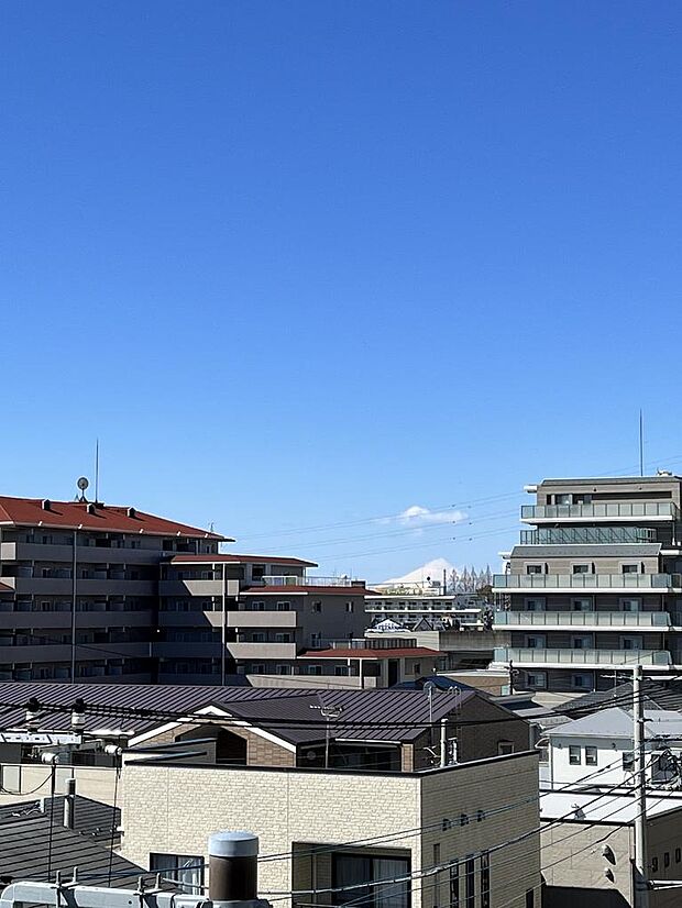 バルコニーからは、富士山も望めます♪（季節・天候による）