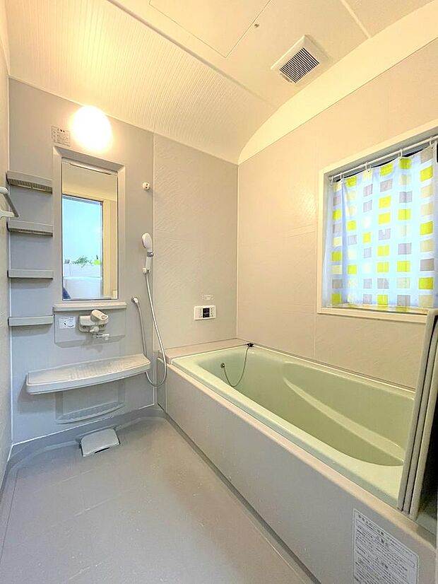 一日の疲れを癒す浴室は、広さも十分ありゆったりと疲れを癒せる空間です！！