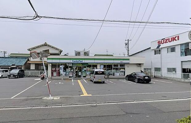 【コンビニエンスストア】ファミリーマート　堺草部店まで184ｍ
