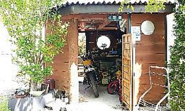 バイクガレージです。