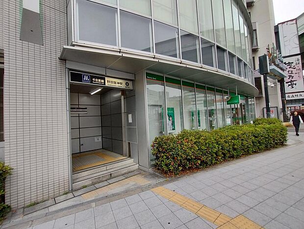 地下鉄千日前線の野田阪神駅出入口です。距離は約６９０ｍです。