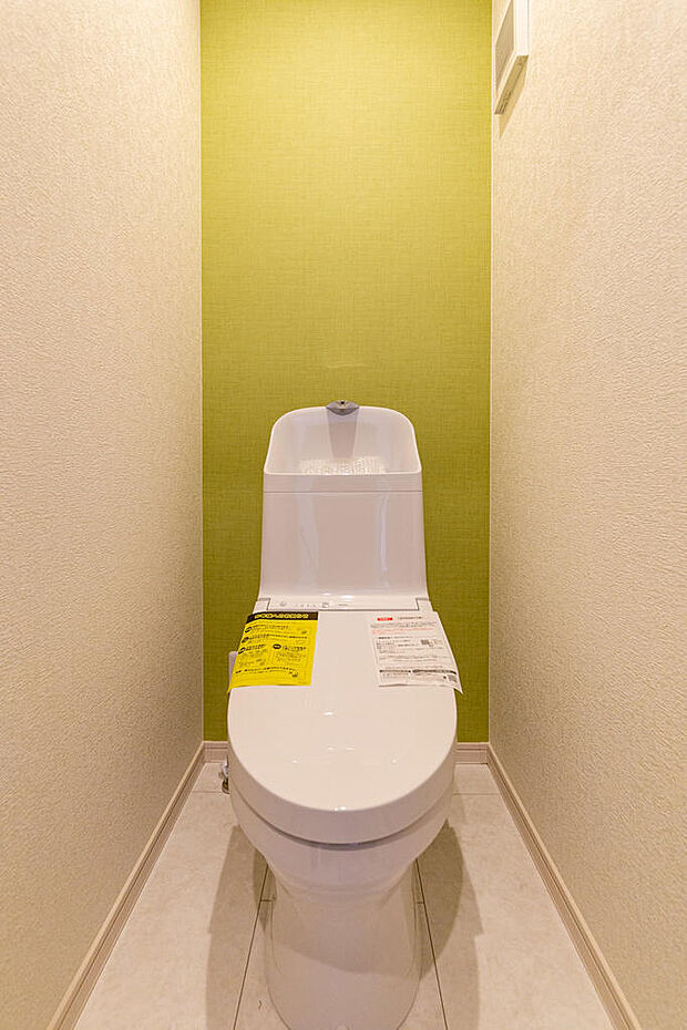 ウオシュレット付きトイレ白を基調としたトイレは、お掃除もしやすく衛生的です！！