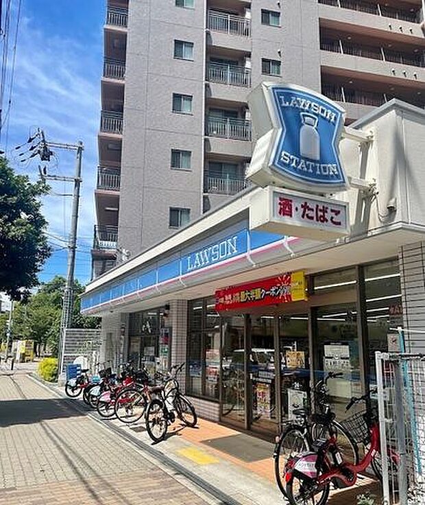 ローソン南堀江4丁目店 190m