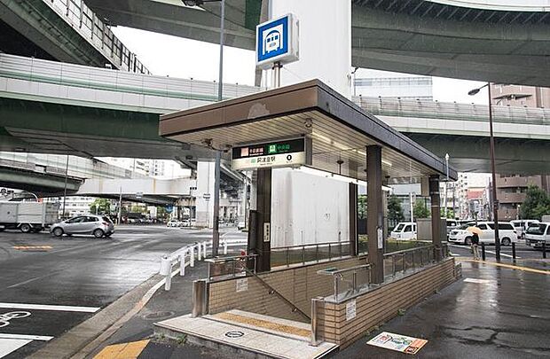 阿波座駅OsakaMetro中央線／千日前線。 590m
