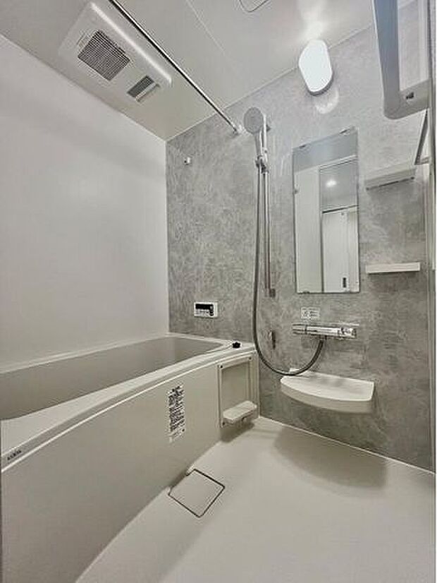 浴室は清潔感のあるデザインで快適にお使いいただけます♪浴室乾燥機・追い炊き機能付きです！