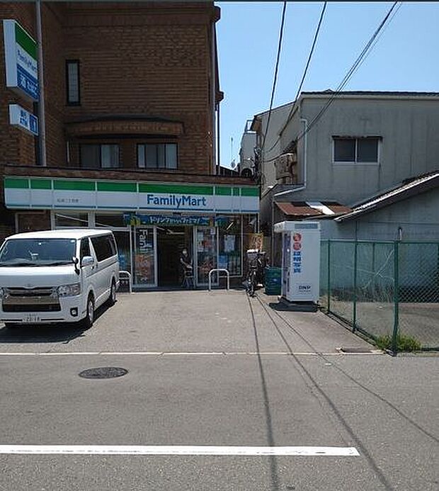 ファミリーマート 伝法二丁目店 210m