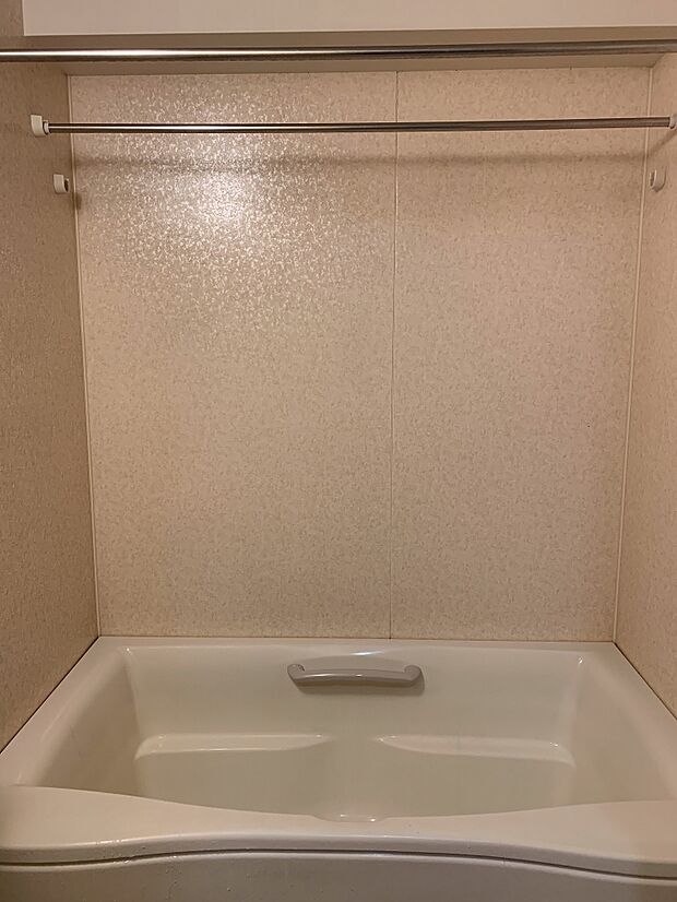 清潔感あふれる浴室は、自動お湯張り機能・追炊き機能付きオートバスを採用。