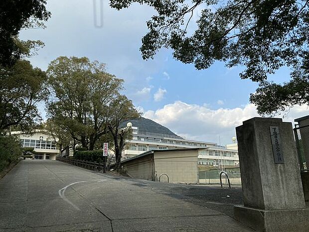 下関市立勝山中学校 徒歩6分。 460m