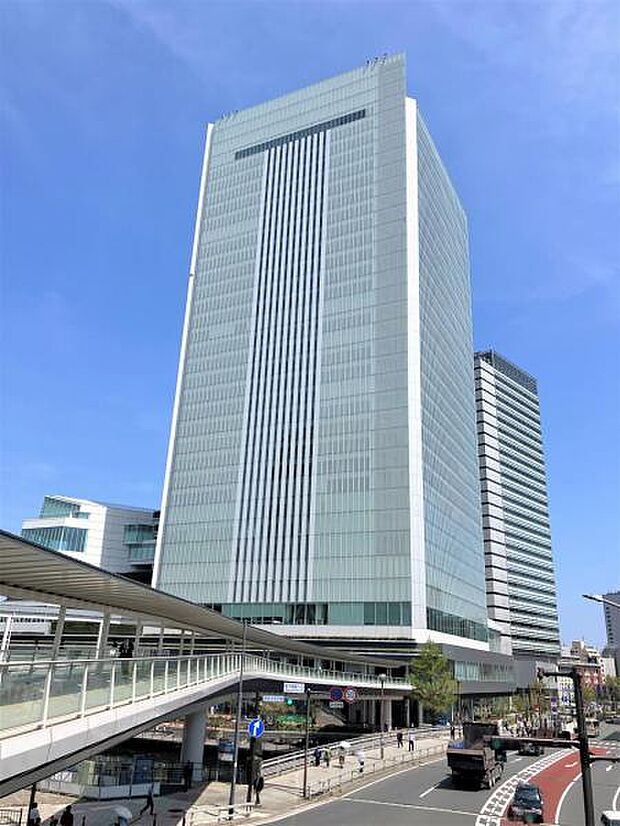 横浜市役所　徒歩7分(520m)