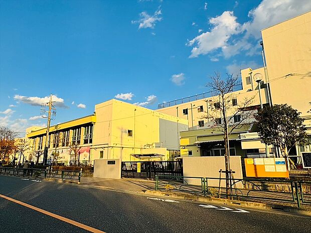 おおさわ学園三鷹市立羽沢小学校 距離約850m