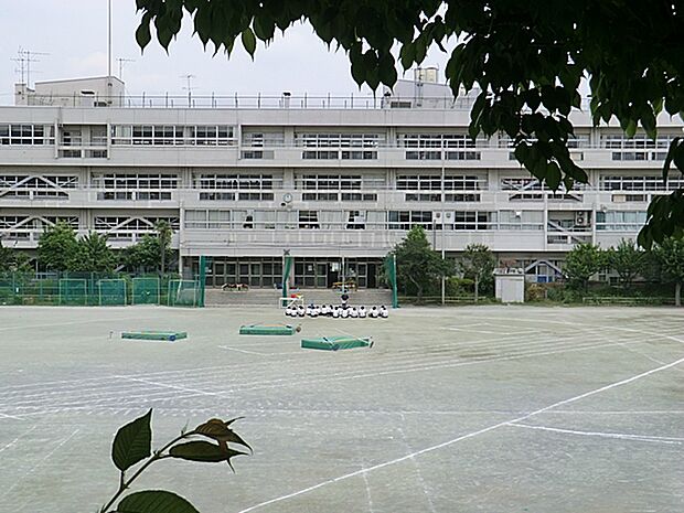 国分寺市立第二中学校　距離約1100m