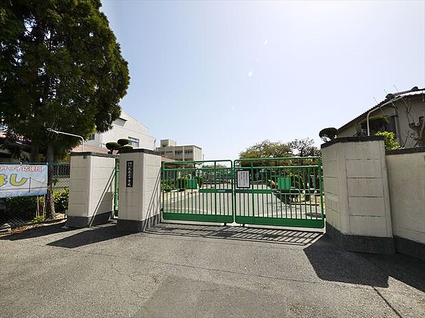 【中学校】神戸市立　歌敷山中学校まで1111ｍ