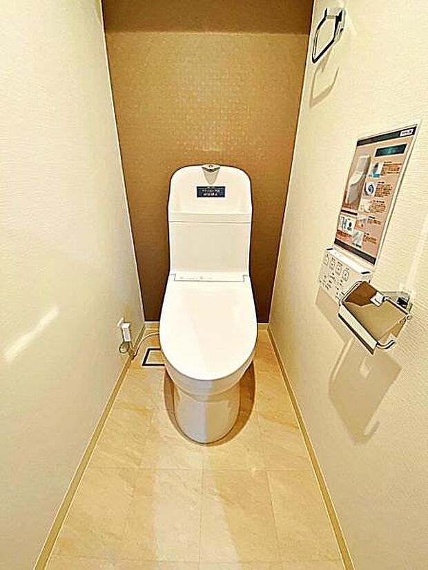 トイレには快適な温水清浄便座付。いつも使うトイレだからこそ、こだわりたいポイントですね。