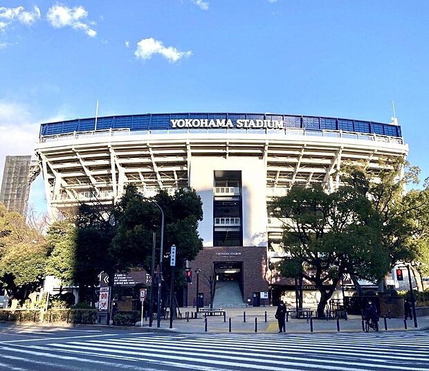 ■横浜スタジアム…徒歩3分(190ｍ)