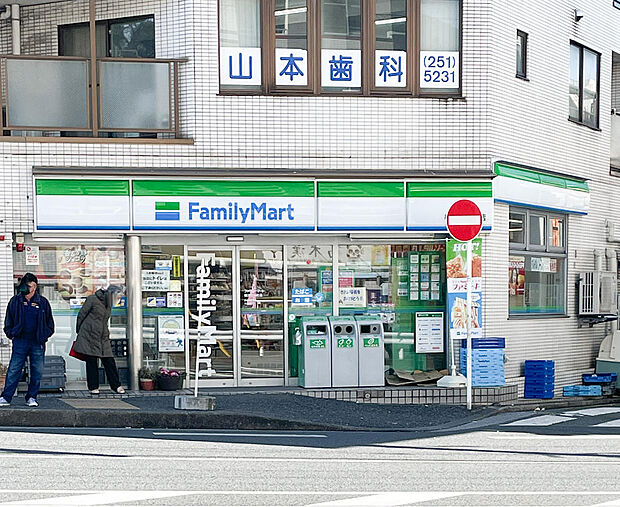 ■ファミリーマート 横浜石川町店…徒歩4分(270ｍ)
