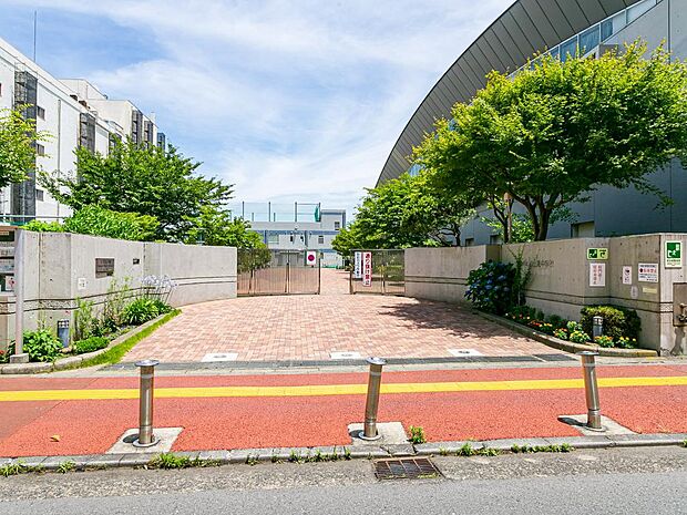 ■川崎市立富士見中学校…徒歩5分(400m)